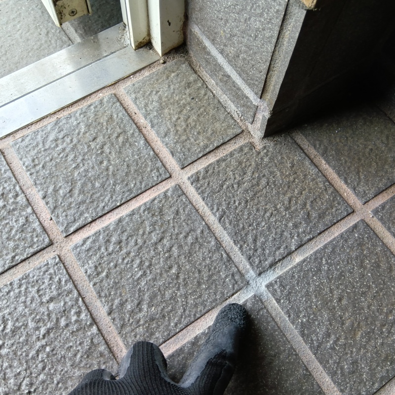 開けた穴をきれいに補修