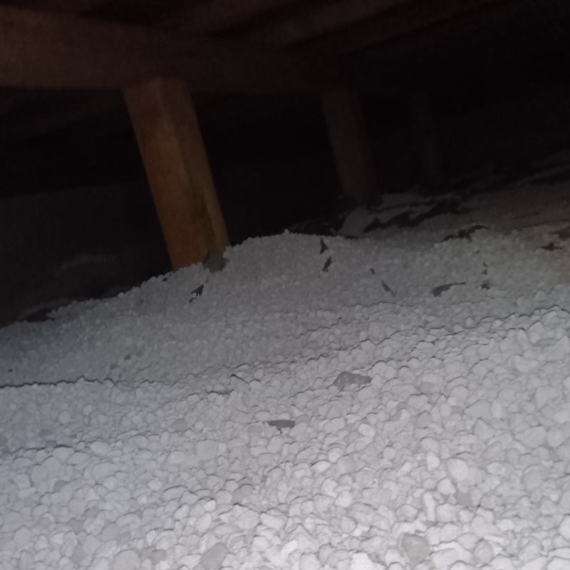 床下に調湿材を設置