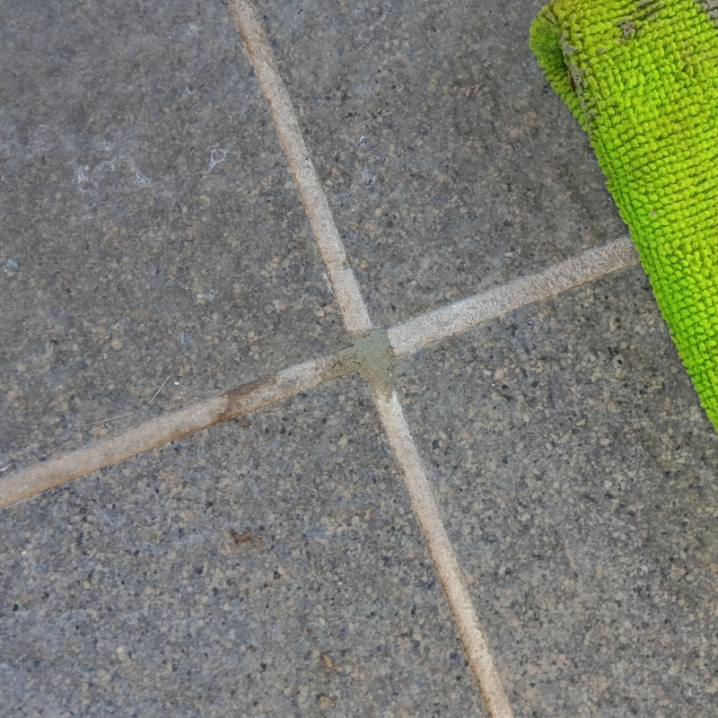 開けた穴を補修したあとの様子