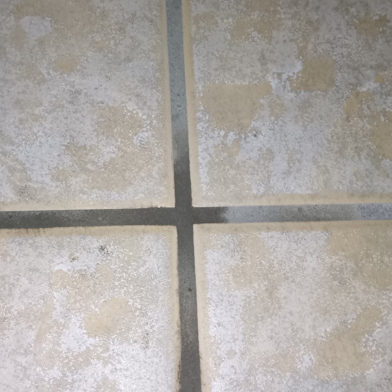 開けた穴をきれいに補修