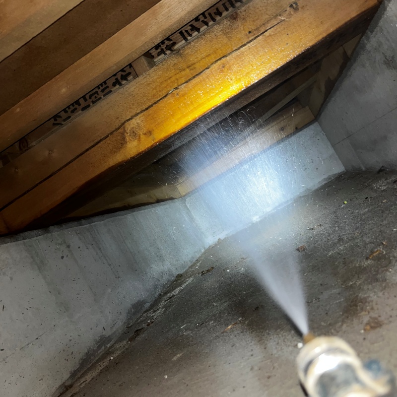 地面・基礎に防蟻剤を散布