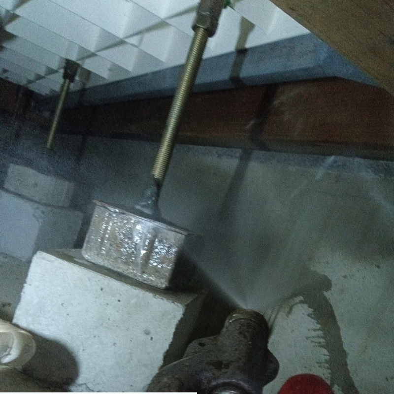 地面・基礎に防蟻剤を散布