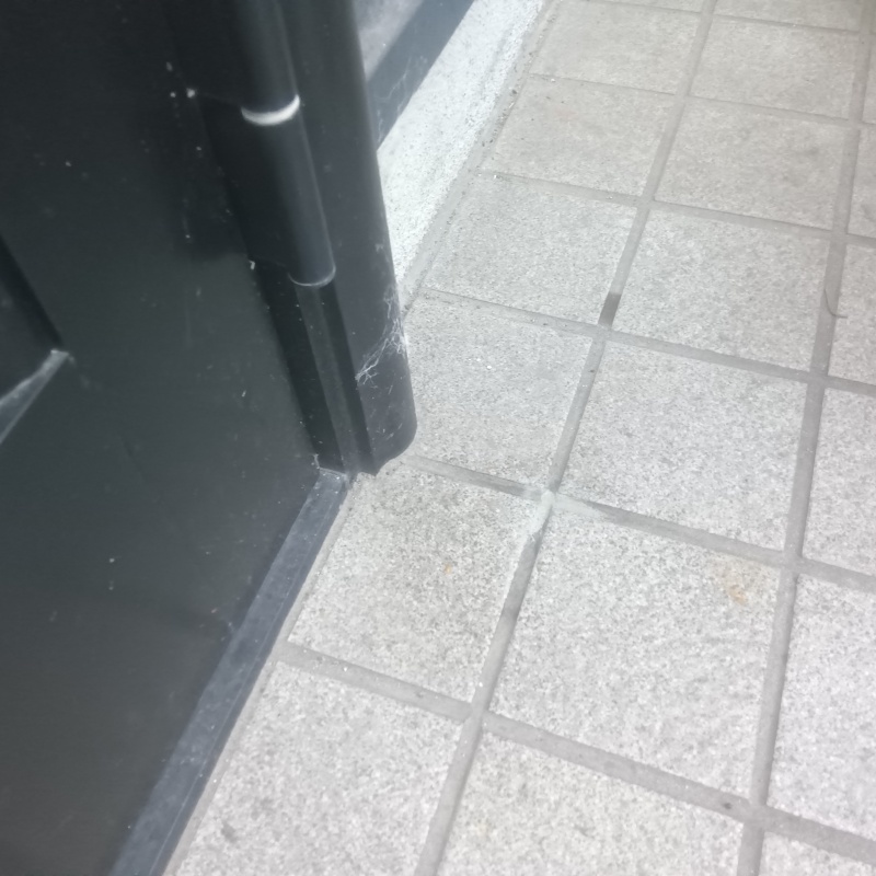 開けた穴を補修