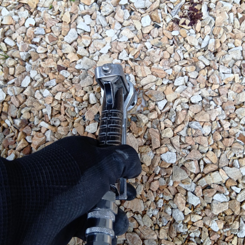 建物外周の土壌に防蟻剤を散布