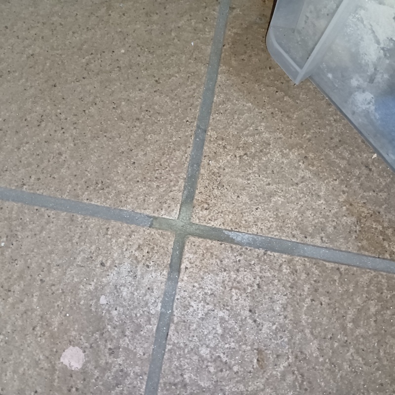 開けた穴を自然なかたちで補修