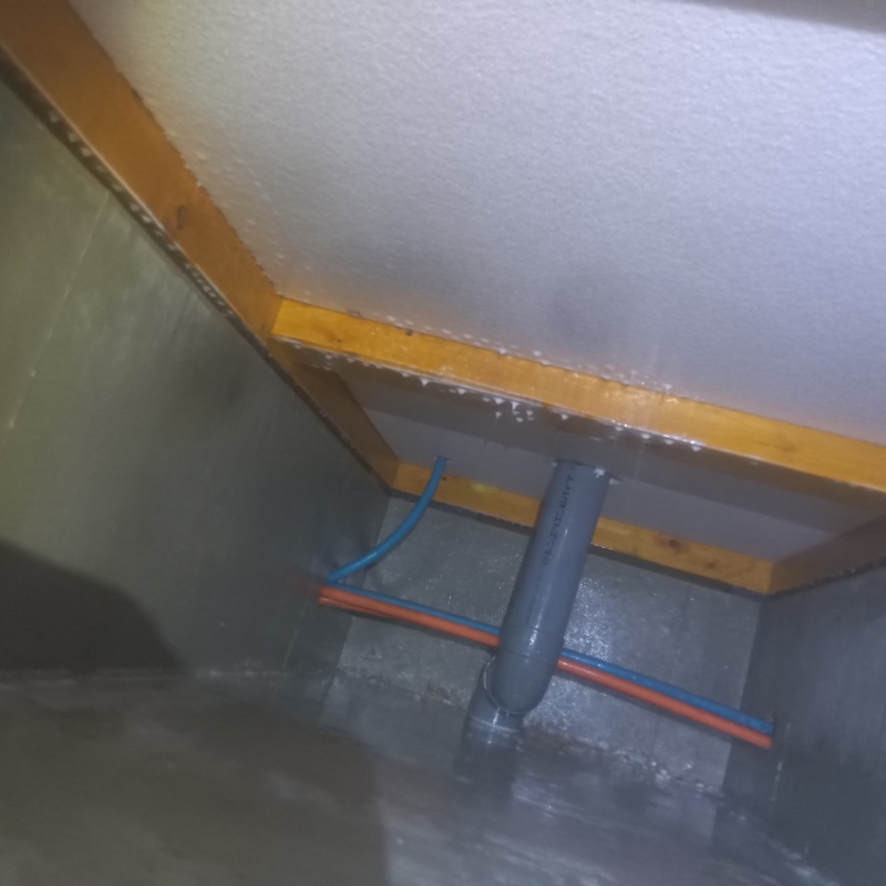 地面・基礎に防蟻剤を散布した様子