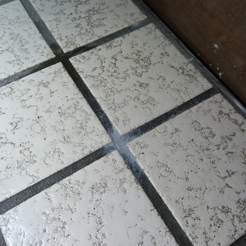 開けた穴を修復した様子