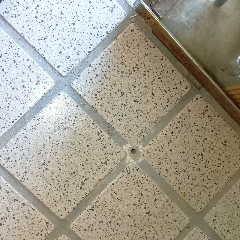 開けた穴を修復した様子