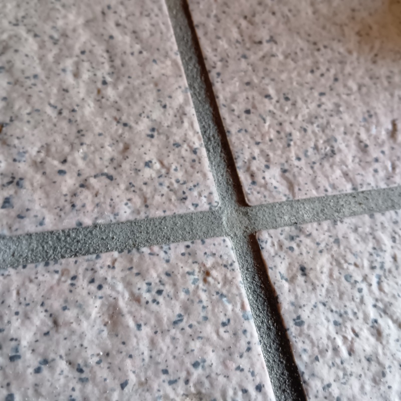 開けた穴を修復した様子