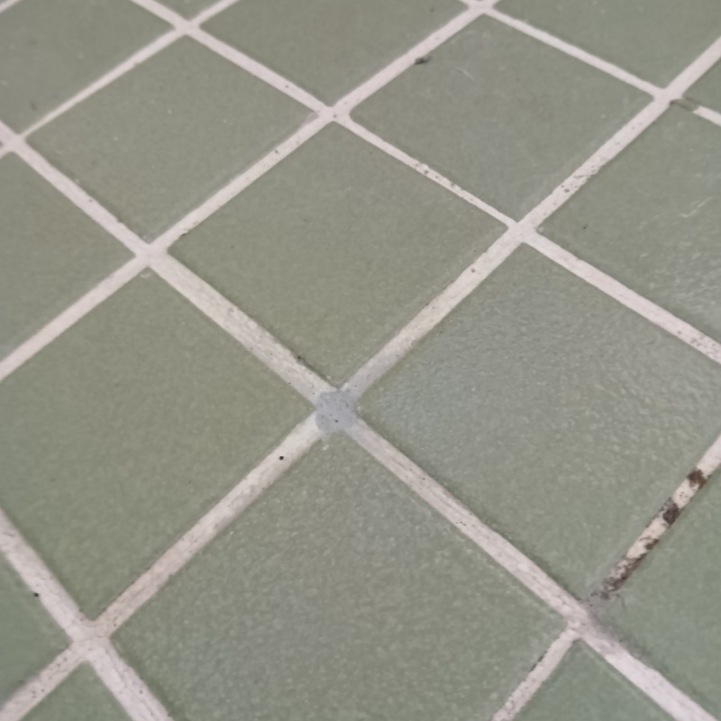 開けた穴を修復した様子