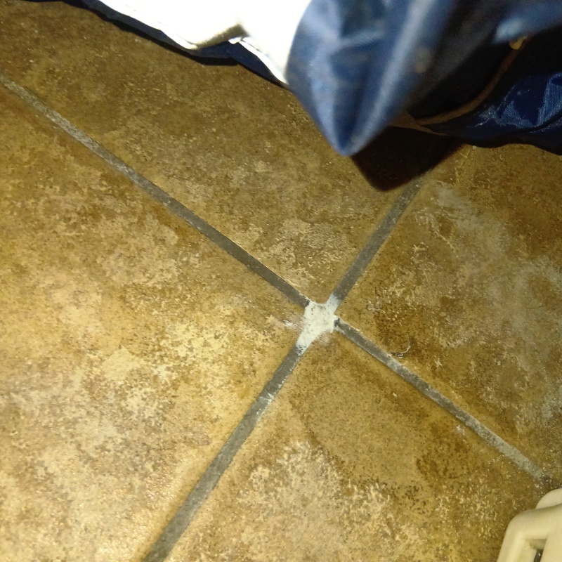 開けた穴を修復した様子