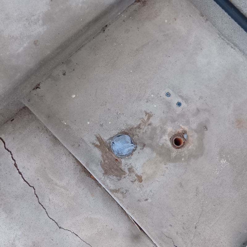 地面の穴を封鎖