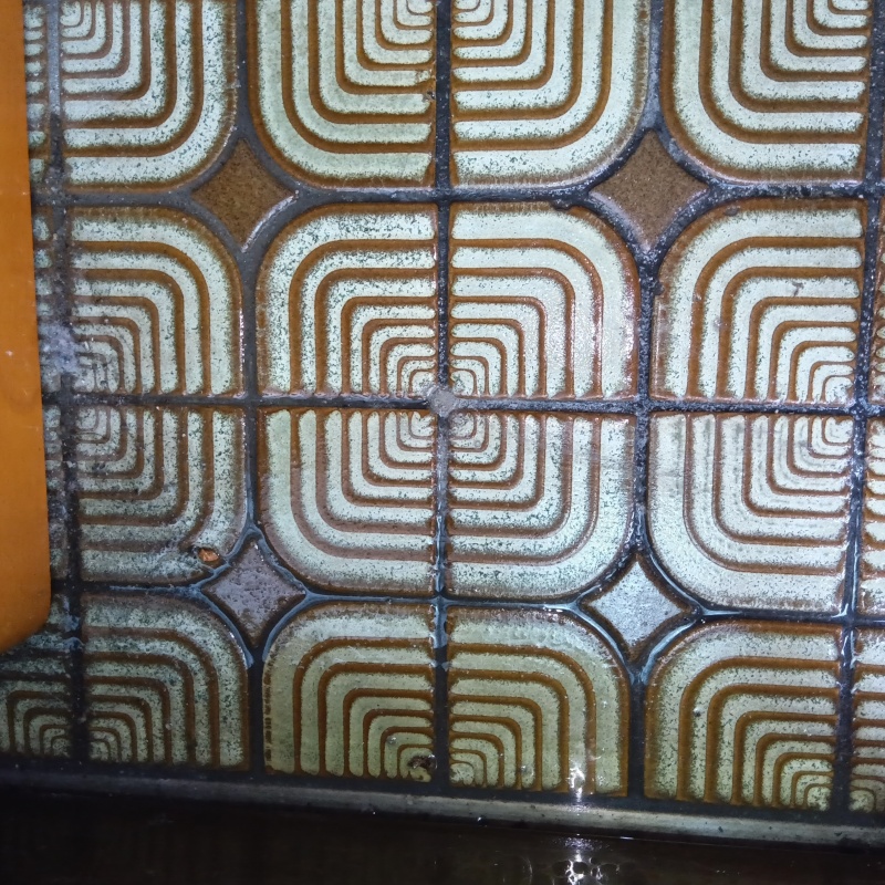 開けた穴を修復した様子