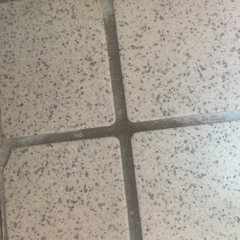 開けた穴を修復した様子