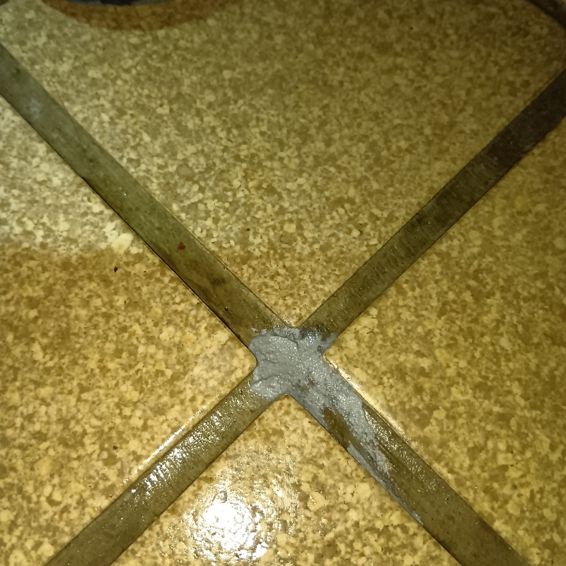 開けた穴を修復した様子