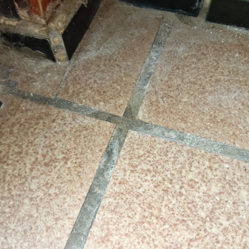 開けた穴をきれいに補修