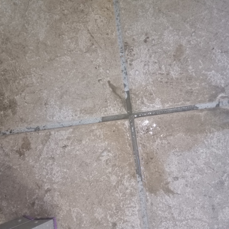 開けた穴を自然な形で補修