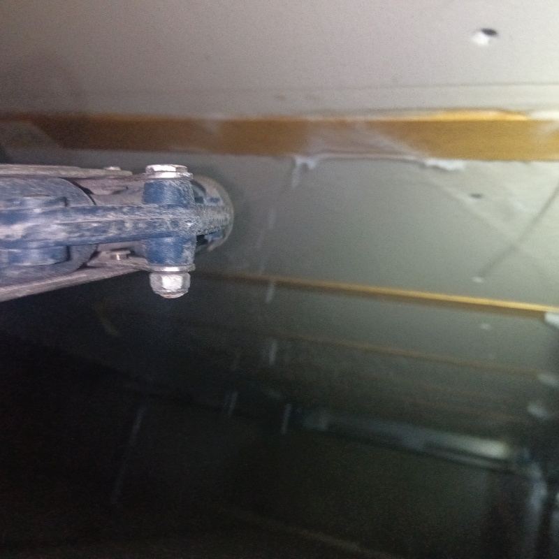 床下断熱材に防蟻剤を散布