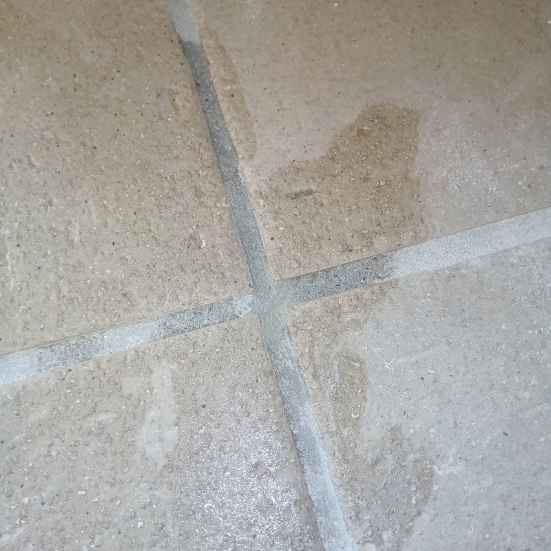 開けた穴を自然な形で補修