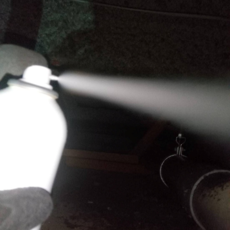 天井裏に忌避剤を散布