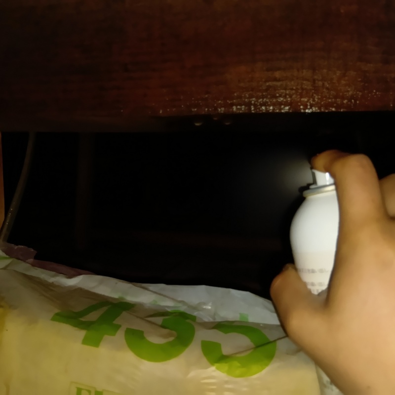 天井裏に忌避剤を散布