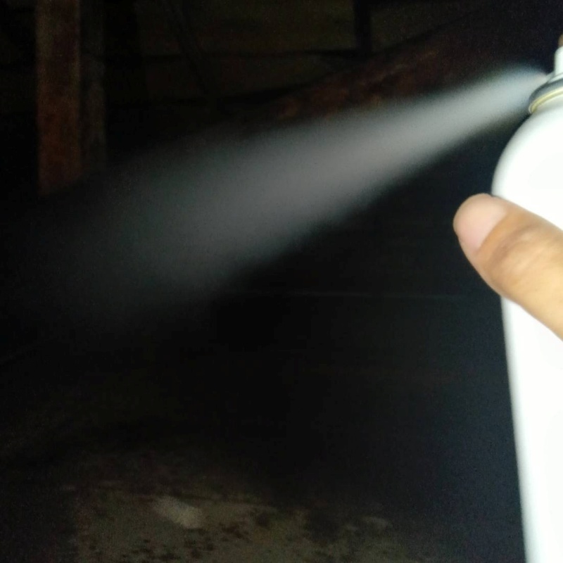 屋根裏に忌避剤を散布
