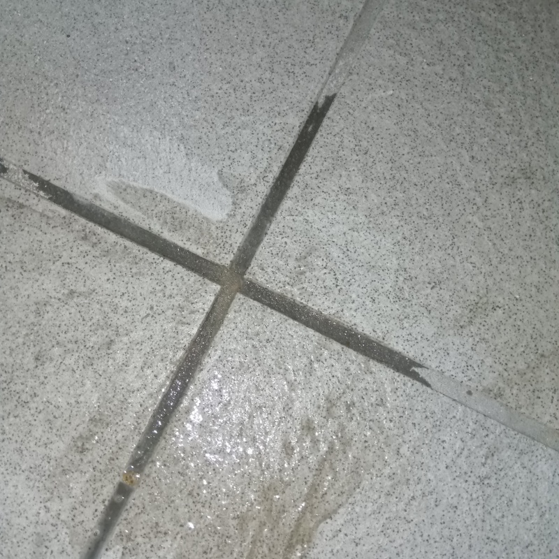 開けた穴を修復した様子