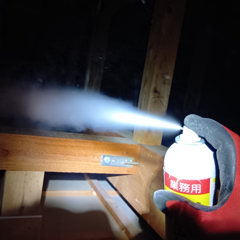 忌避剤をスプレー