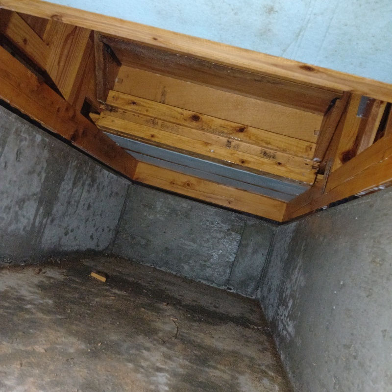 地面・基礎に防蟻剤を散布した様子