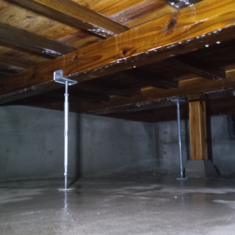 地面・基礎に防蟻剤を散布した様子