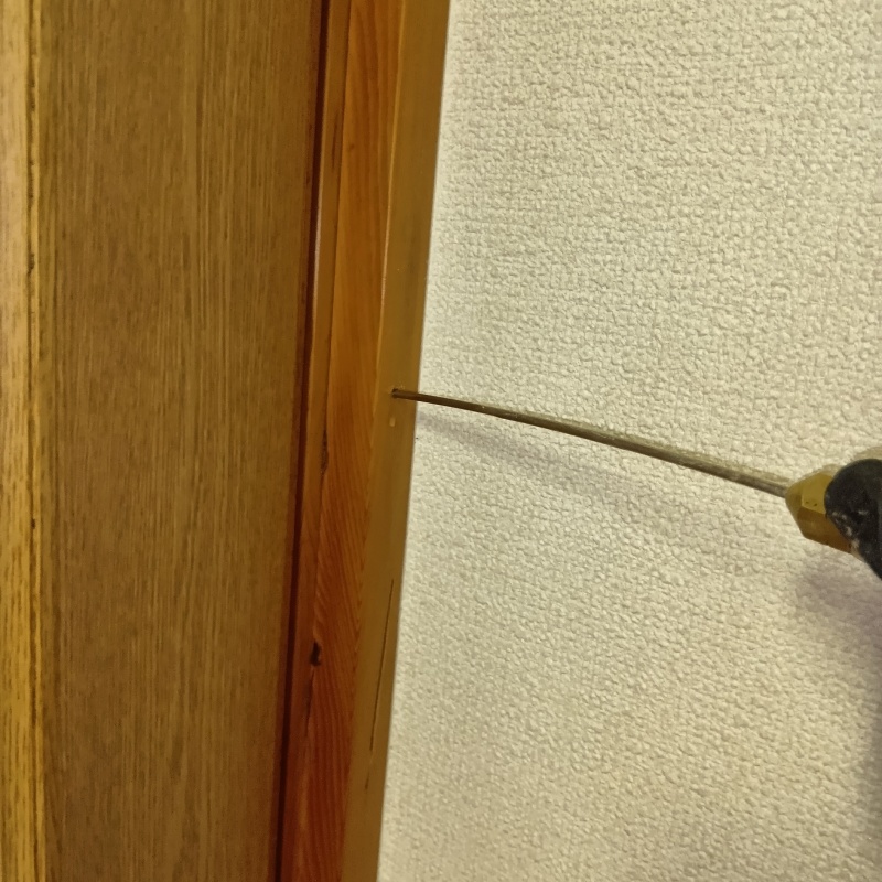 壁内部に直接シロアリ駆除剤を注入