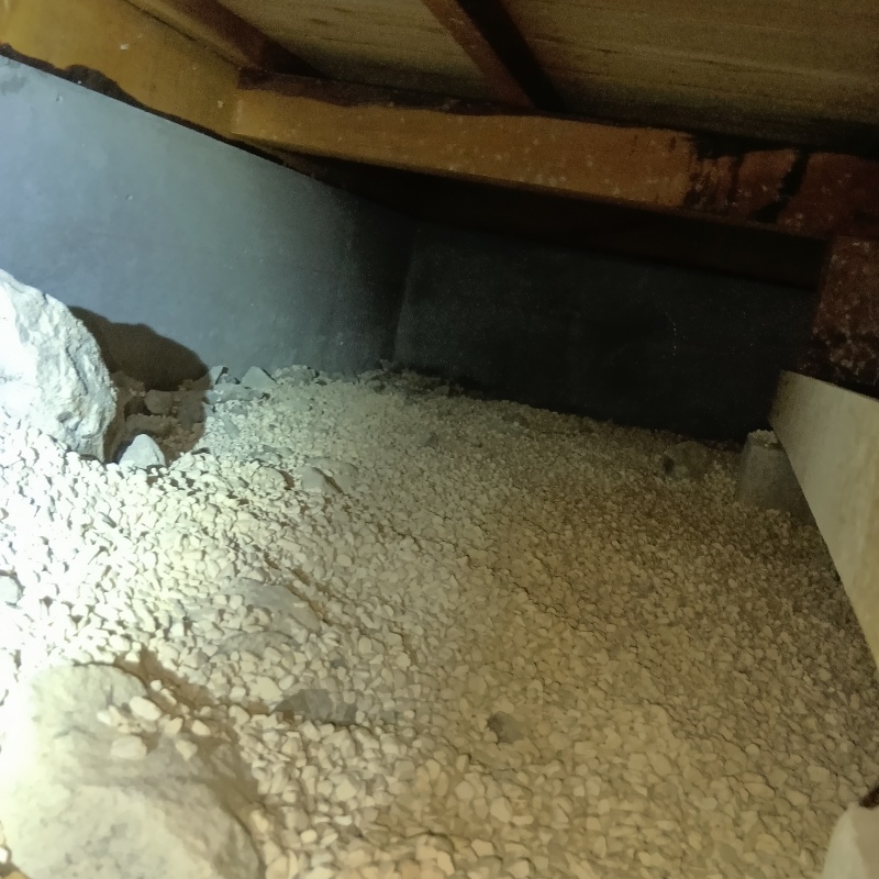 調湿材で床下の環境を調整