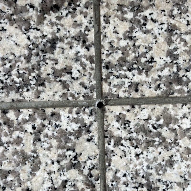 穿孔処理のために穴を開ける