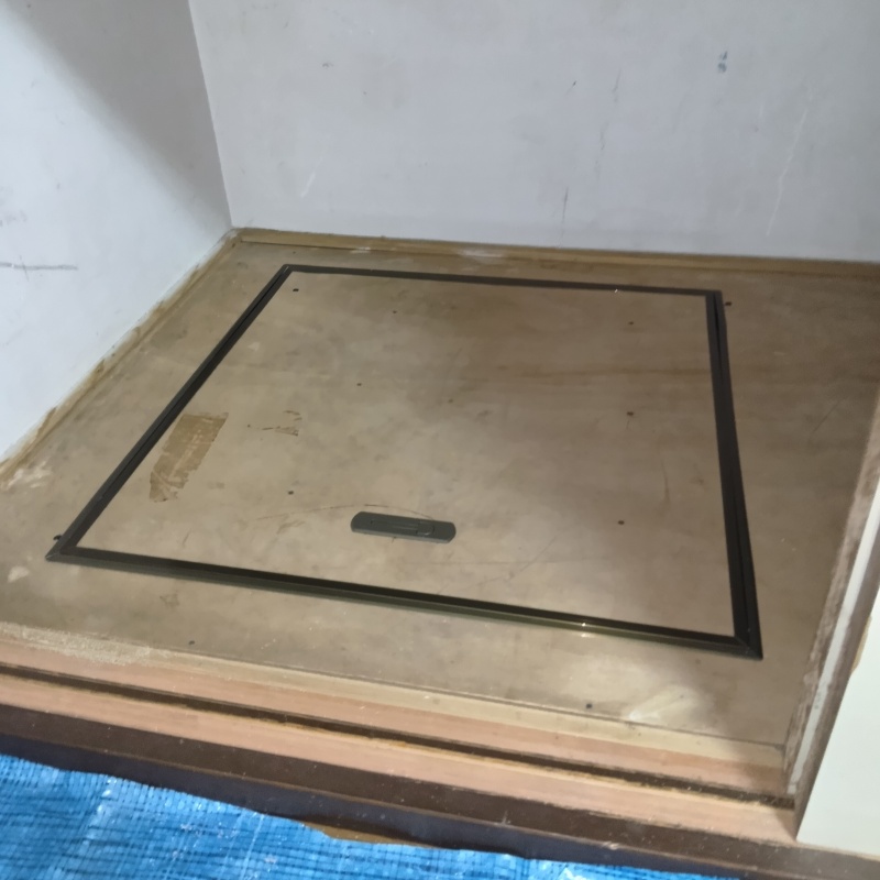 押入れに点検口を作成した様子