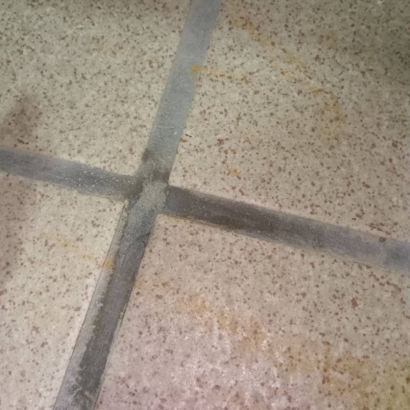 開けた穴を修復した様子