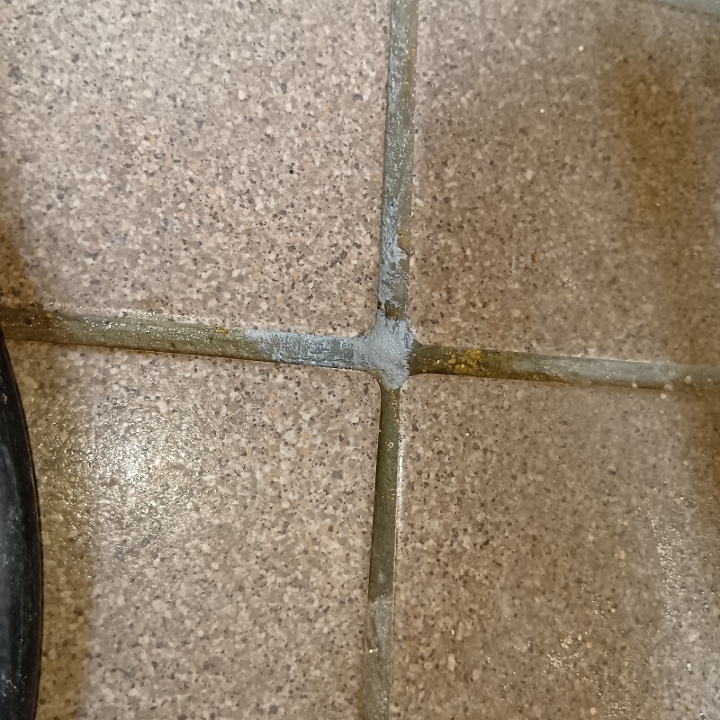 開けた穴を自然な形で補修