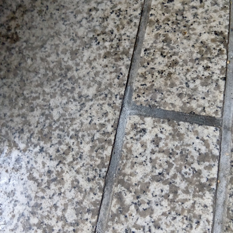 開けた穴をきれいに補修