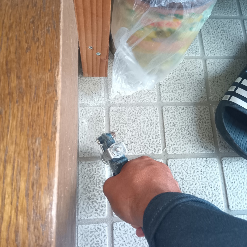 開けた穴をきれいに補修