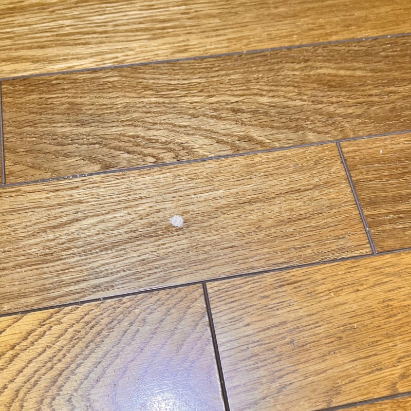 開けた穴を修復した様子