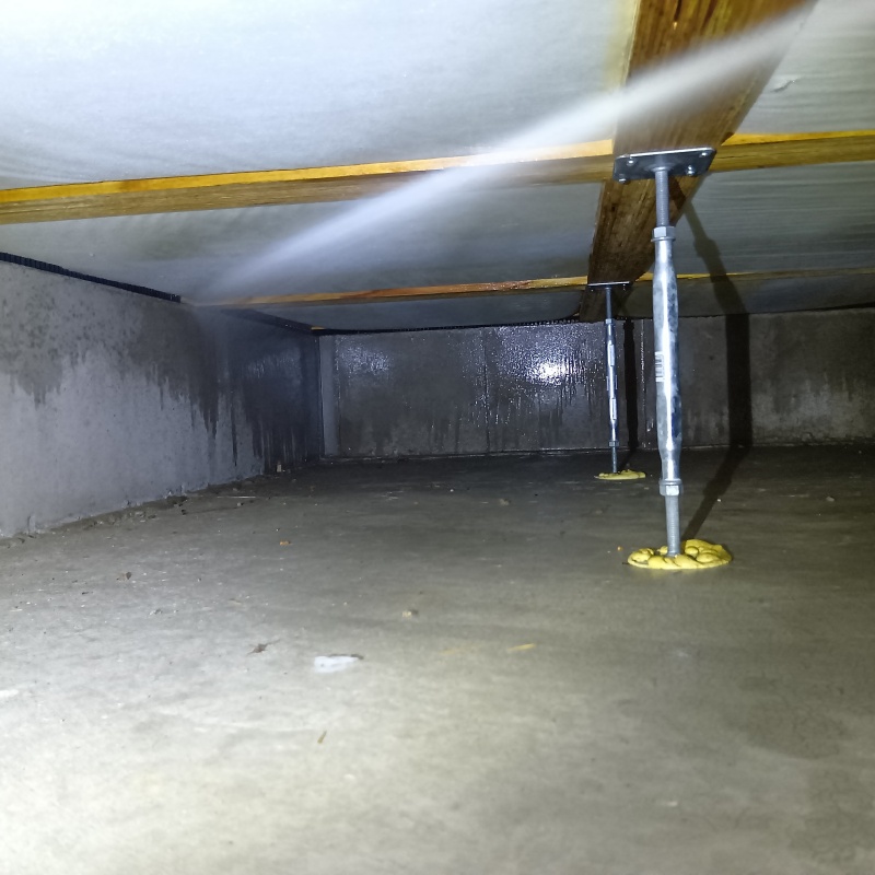 床下木材・断熱材に防蟻剤を散布