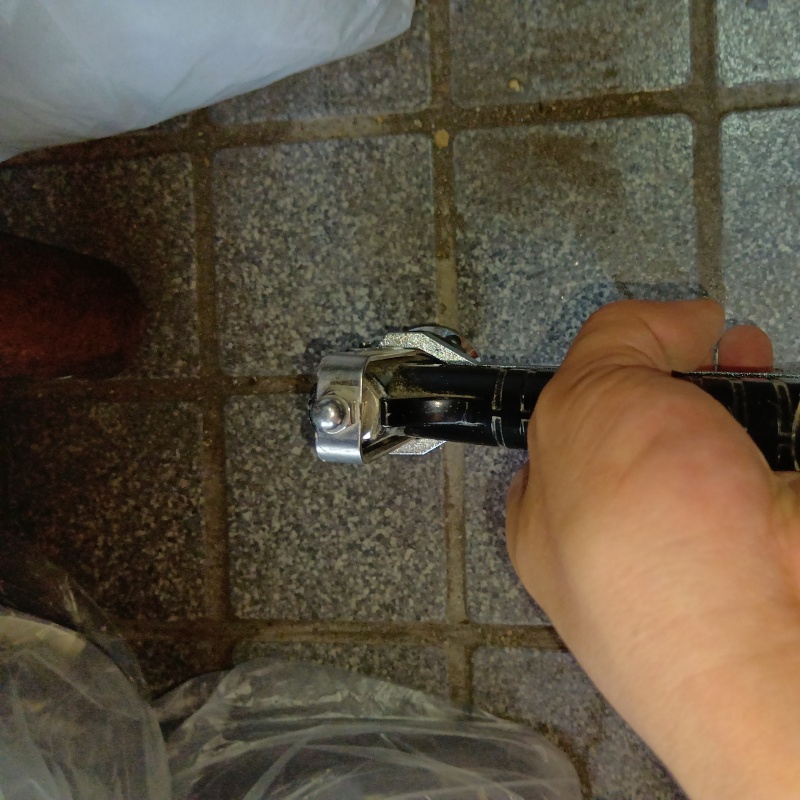 床下の基礎に防蟻剤を散布