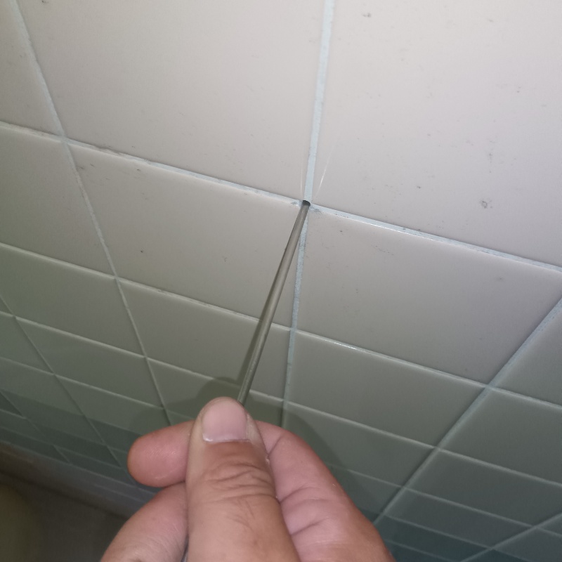 床下の土壌・基礎に防蟻剤を散布