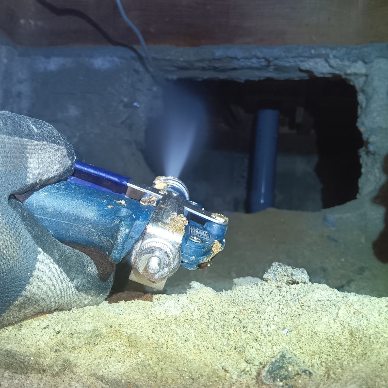 基礎に防蟻剤を散布