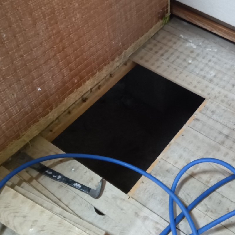 畳裏に床下点検口を作成