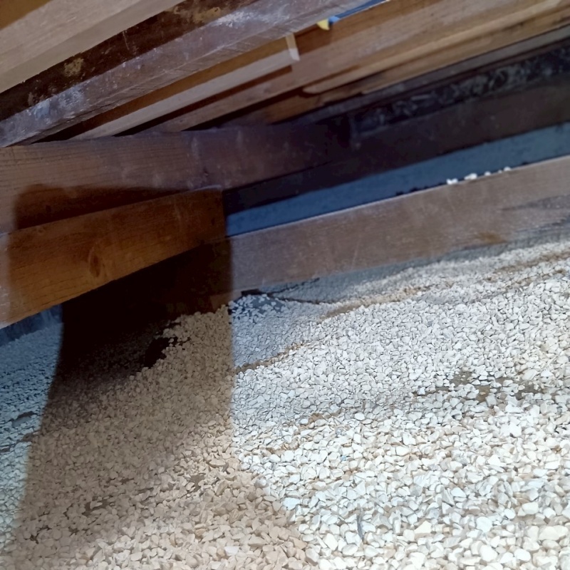 調湿材で床下の環境を調整