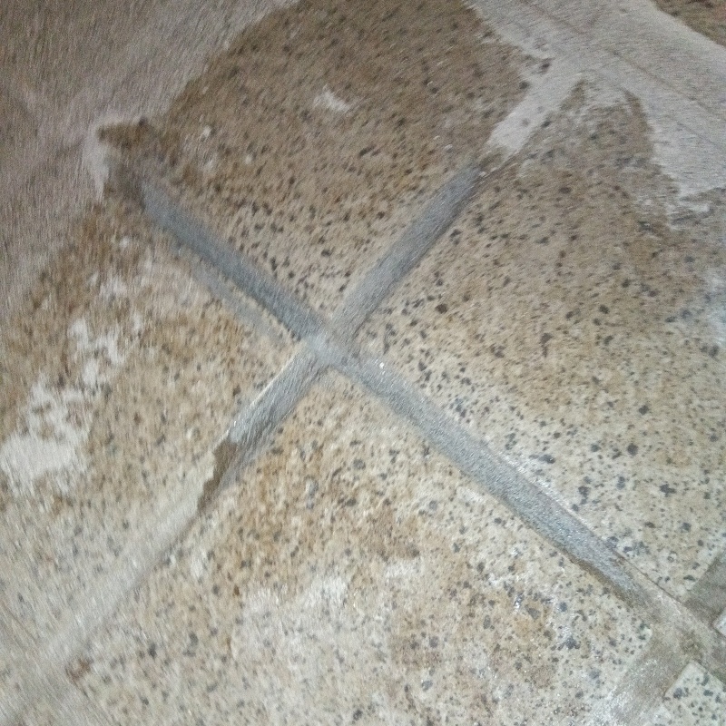 開けた穴をきれいに補修