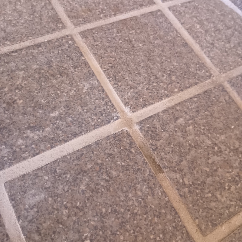 開けた穴を自然な形で補修