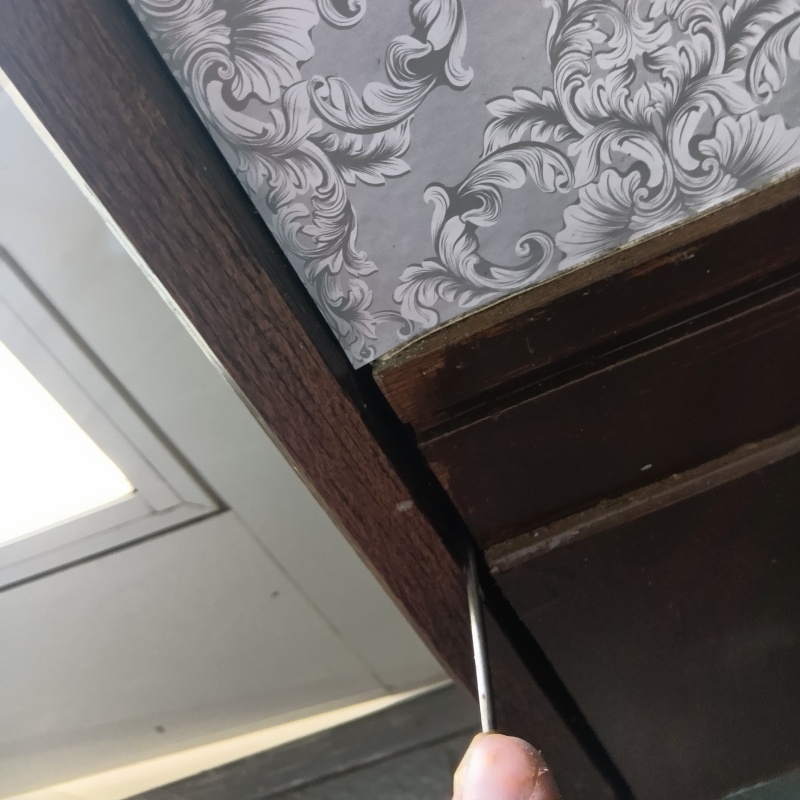 柱にシロアリ駆除剤を注入