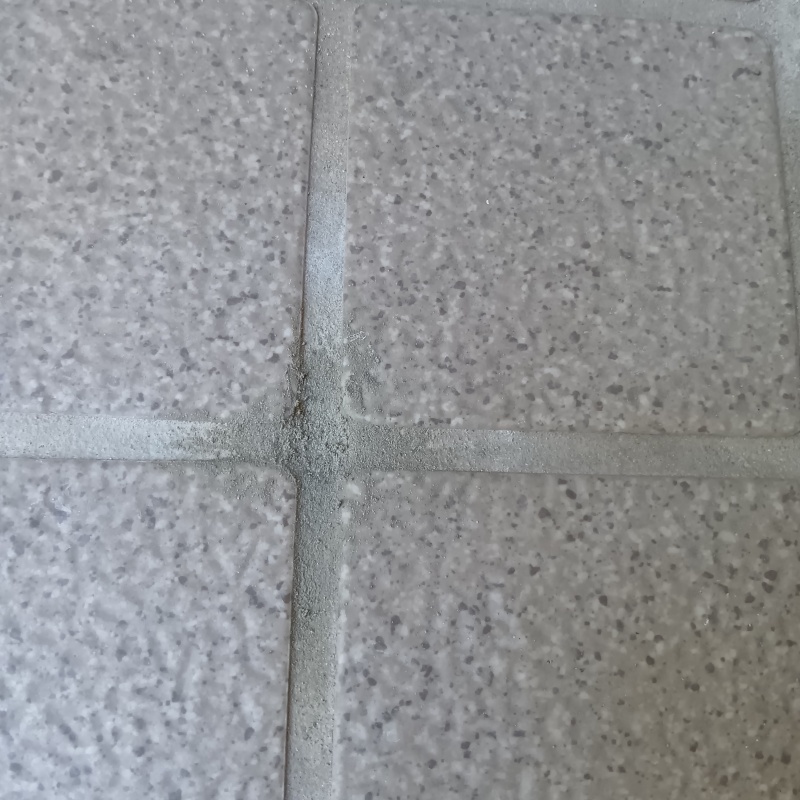 開けた穴を修復した様子