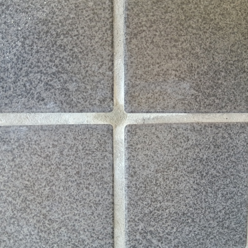 開けた穴を修復した様子